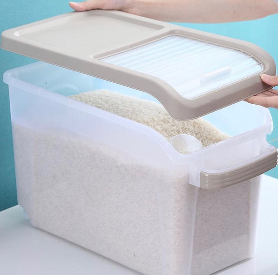 Rice storage box on wheels 15 kg with cup scoop