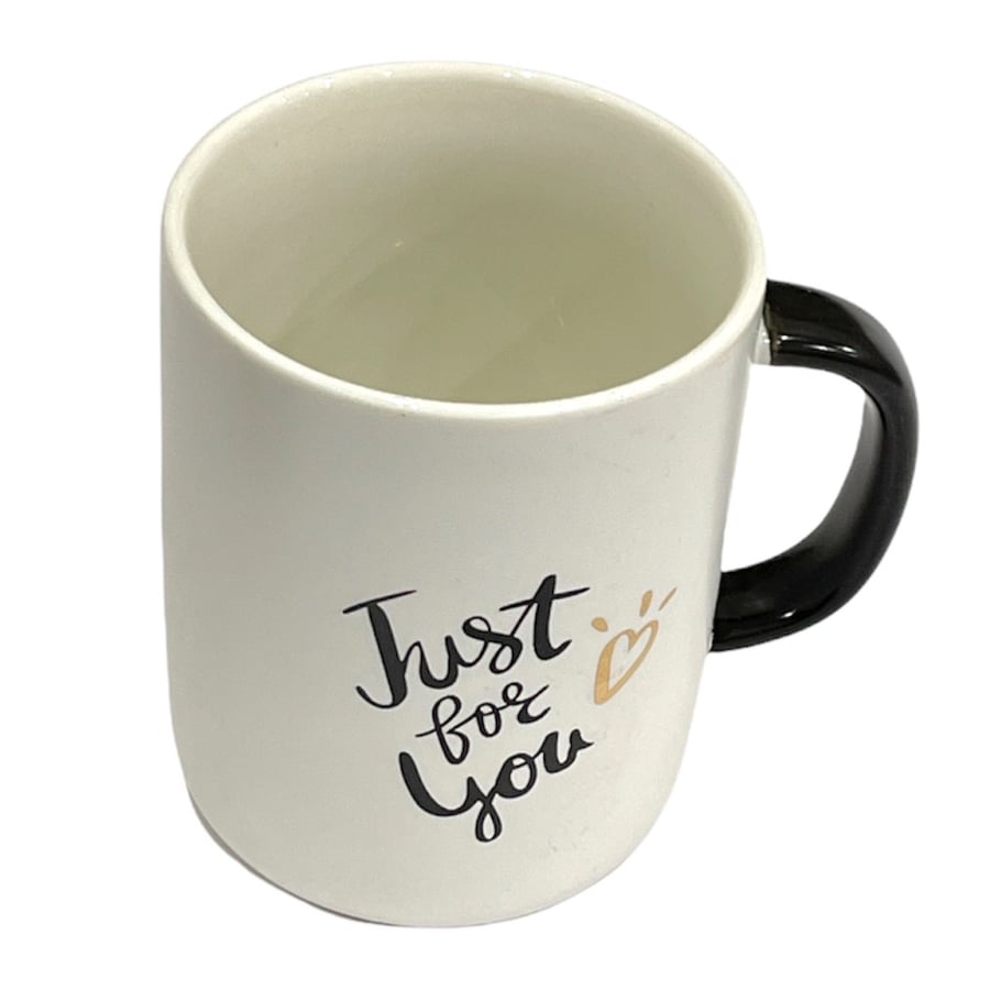 coffee mug with lid and spoon