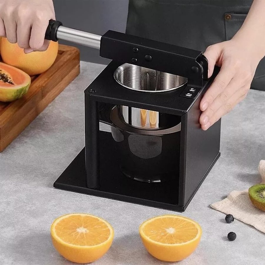 Manual orange juicer