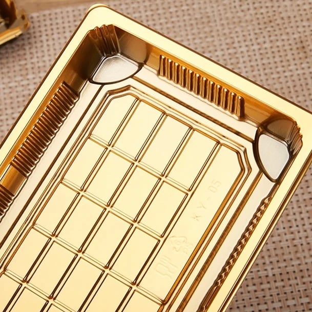 علب بلاستيك ذهبية بغطاء شفاف 7 حبات 11.5*19.5 سم FAMILY GOLD FFG-629