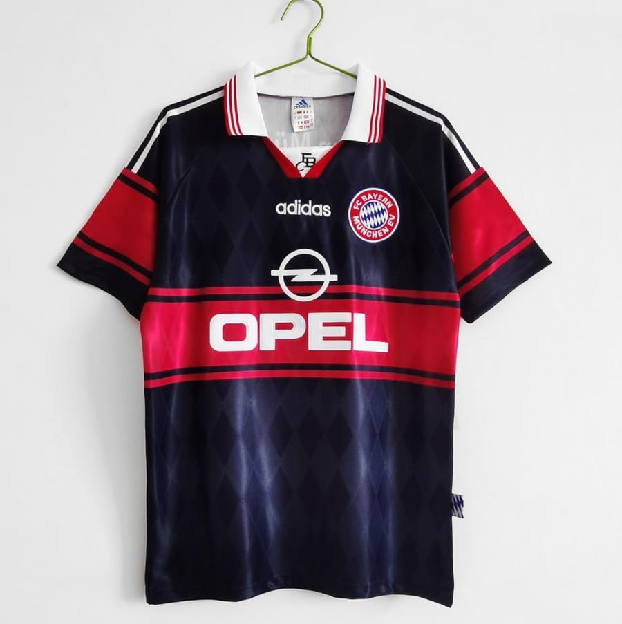 تيشرت بايرن ميونخ (1997-98) الكلاسيكي