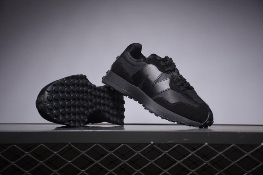 New Balance 327 'Full Black