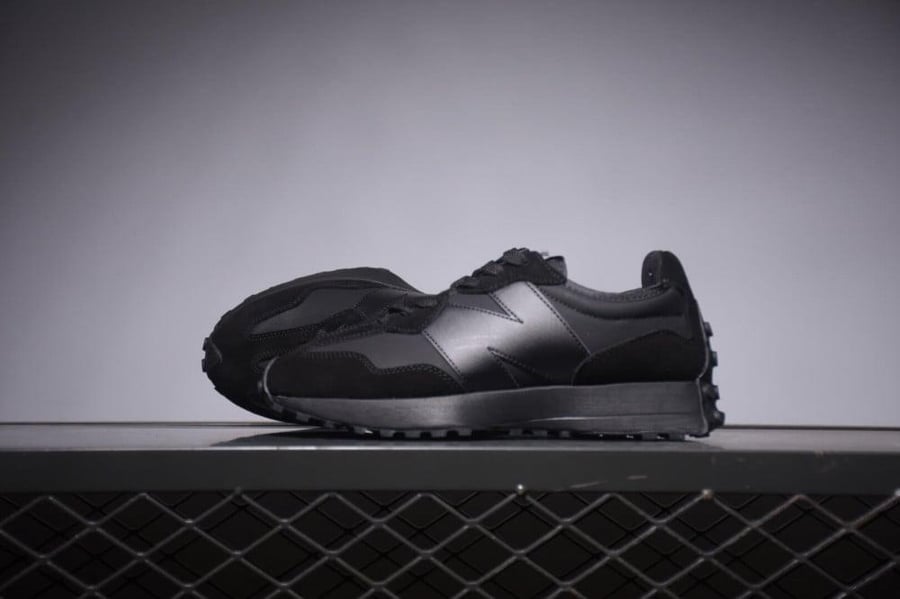 New Balance 327 'Full Black
