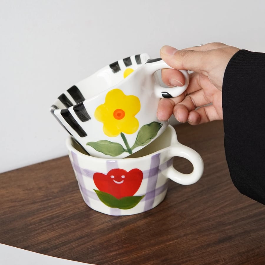 كوب فراولة زهور