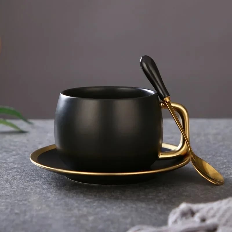 كوب سيراميك صغير متدرج مع طقم صحون