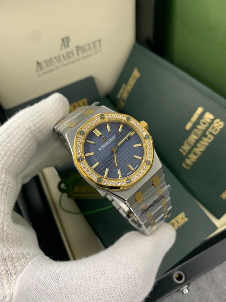 ساعة أوديمار بيغيه رويال أوك (Audemars Piguet Royal Oak) - إصدار نسائي