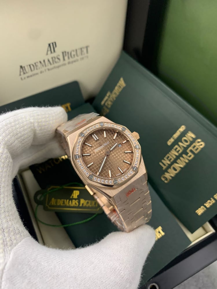 ساعة أوديمار بيغيه رويال أوك (Audemars Piguet Royal Oak) - إصدار نسائي