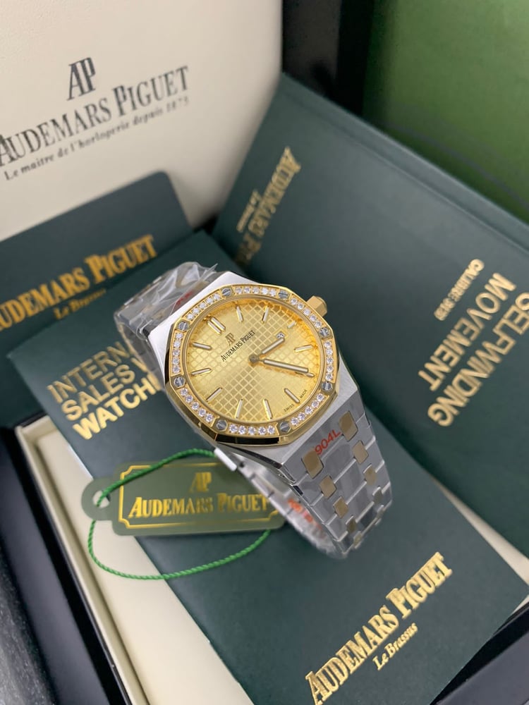ساعة أوديمار بيغيه رويال أوك (Audemars Piguet Royal Oak) - إصدار نسائي