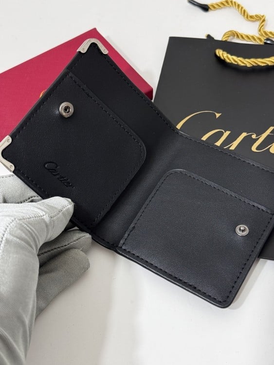 محفظة كارتييه موست دي كارتييه جلديّة (Cartier wallet)