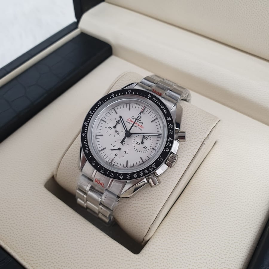 ساعة أوميغا سبيدماستر بروفيشنال (Omega Speedmaster Professional)