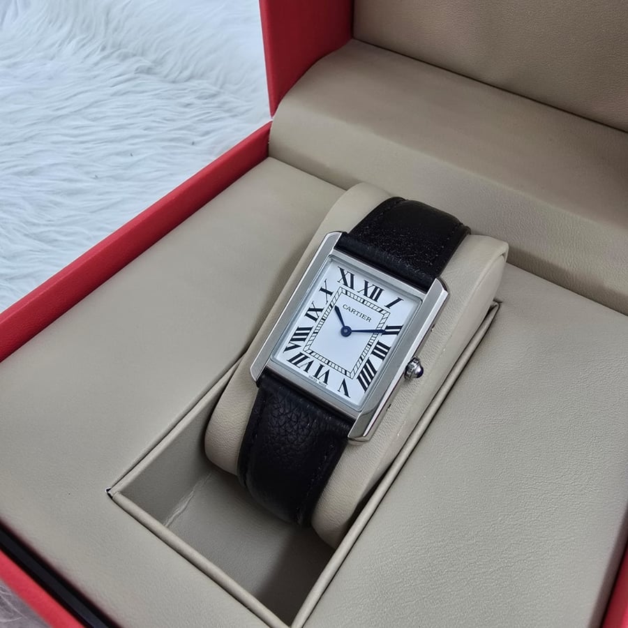 ساعة كارتييه تانك النسائية (Cartier Tank)