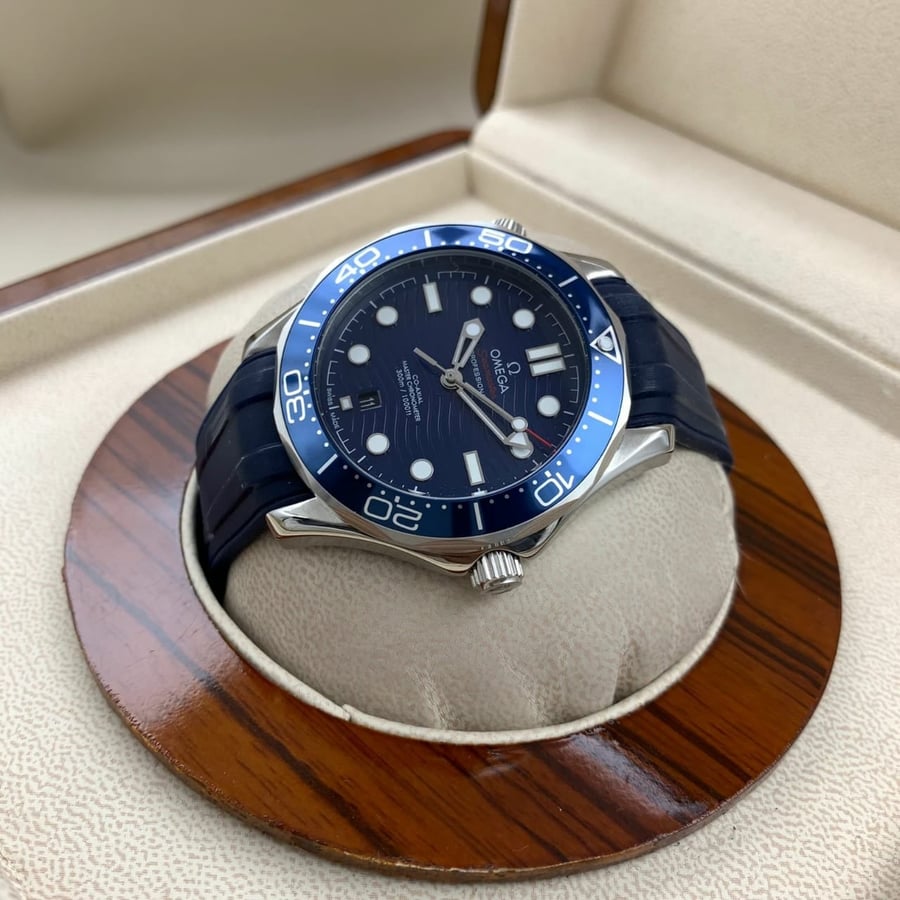 ساعة أوميغا سيماستر دايفر 300م (Omega Seamaster Diver 300M)