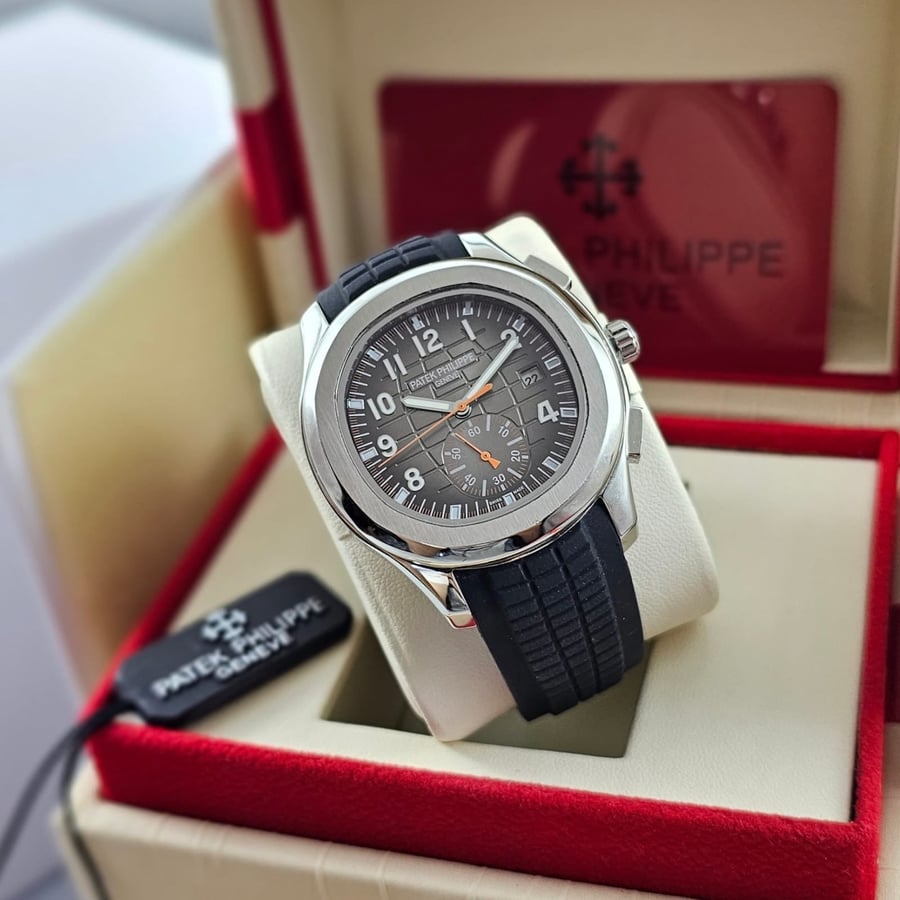 ساعة باتك فيليب أكوانوت ترافل تايم (Patek Philippe Aquanaut Travel Time)