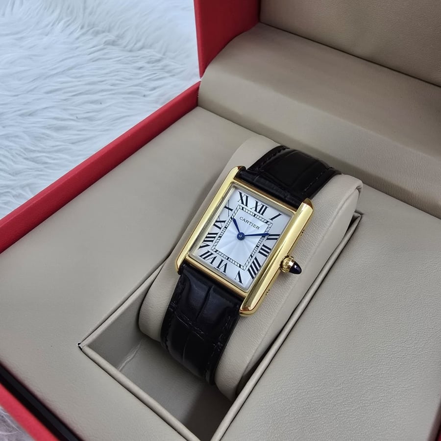 ساعة كارتييه تانك النسائية (Cartier Tank)