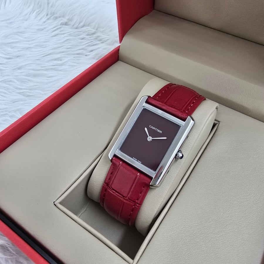 ساعة كارتييه تانك النسائية (Cartier Tank)
