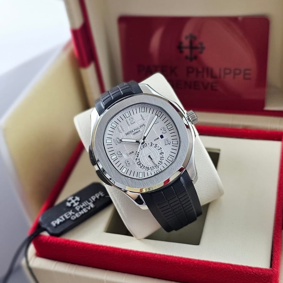 ساعة باتك فيليب أكوانوت ترافل تايم (Patek Philippe Aquanaut Travel Time)