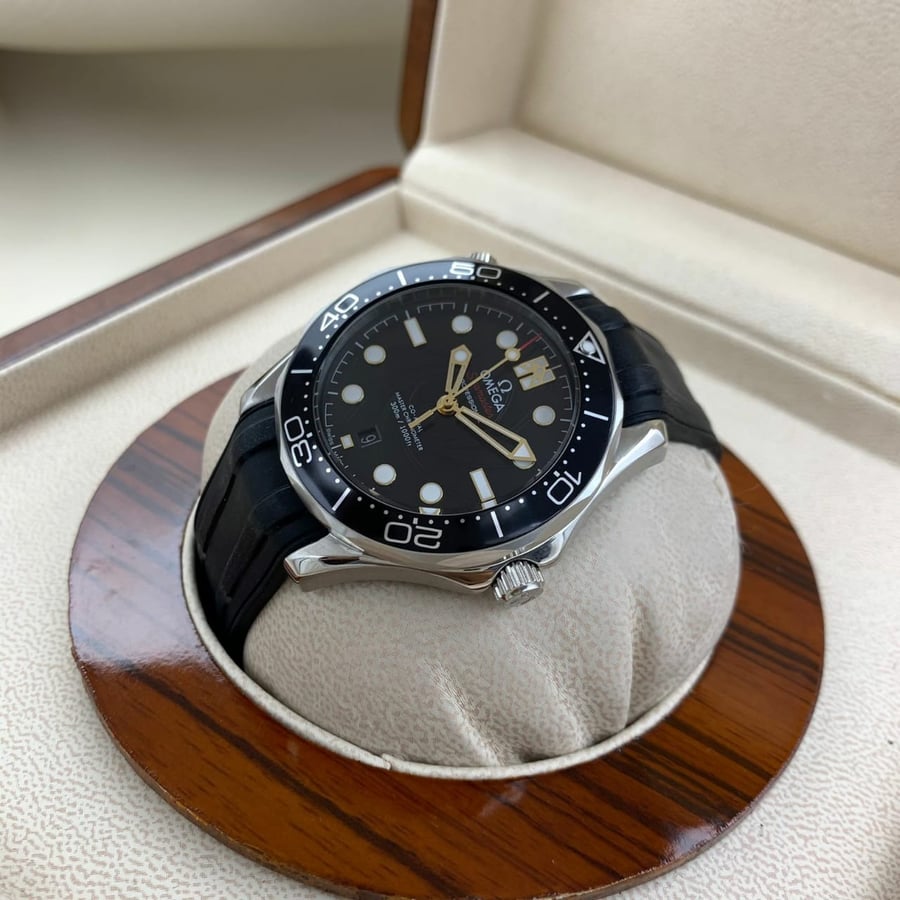 ساعة أوميغا سيماستر دايفر 300م (Omega Seamaster Diver 300M)