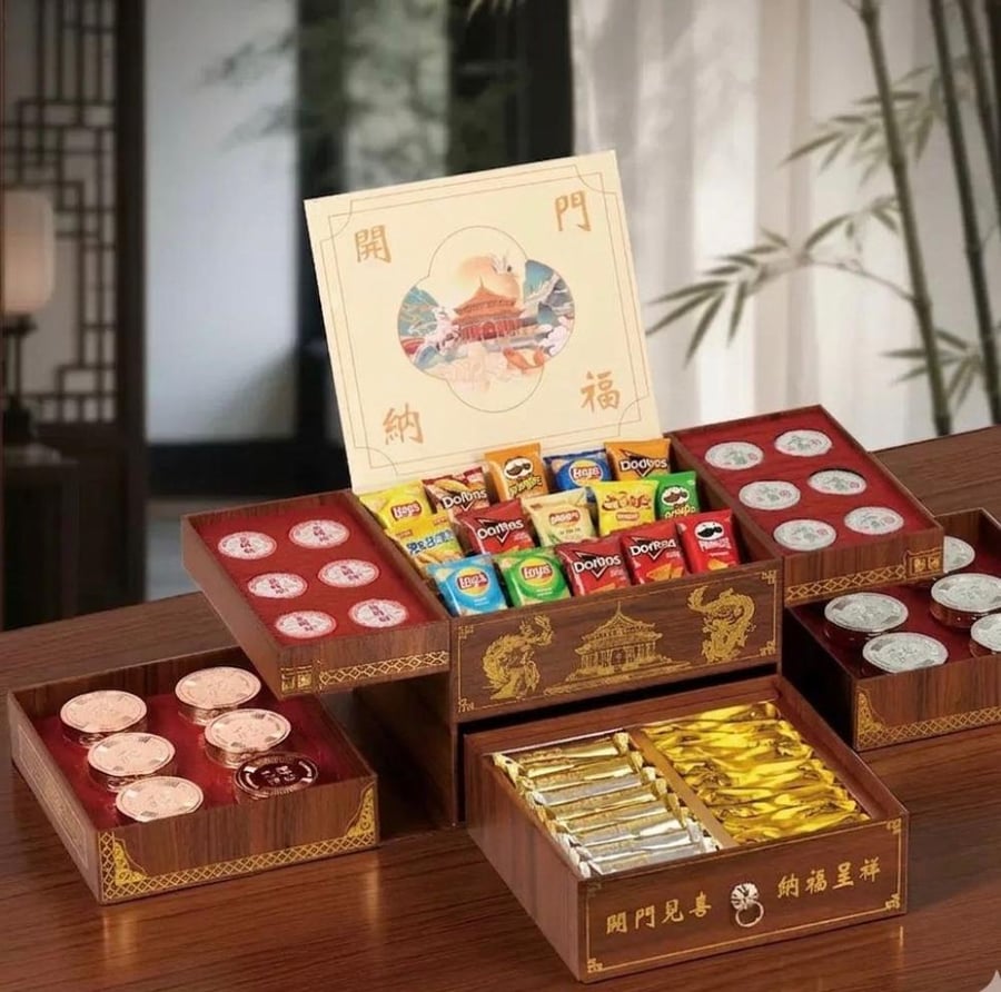 A luxurious box made of reinforced, high-quality treated cardboard