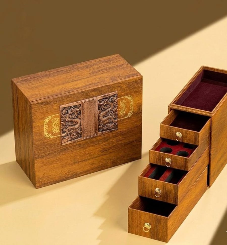 A luxurious box made of reinforced, high-quality treated cardboard