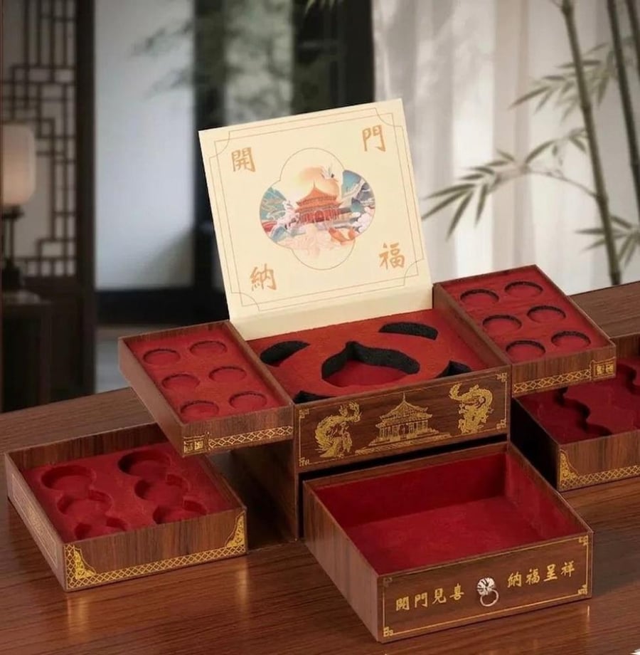 A luxurious box made of reinforced, high-quality treated cardboard