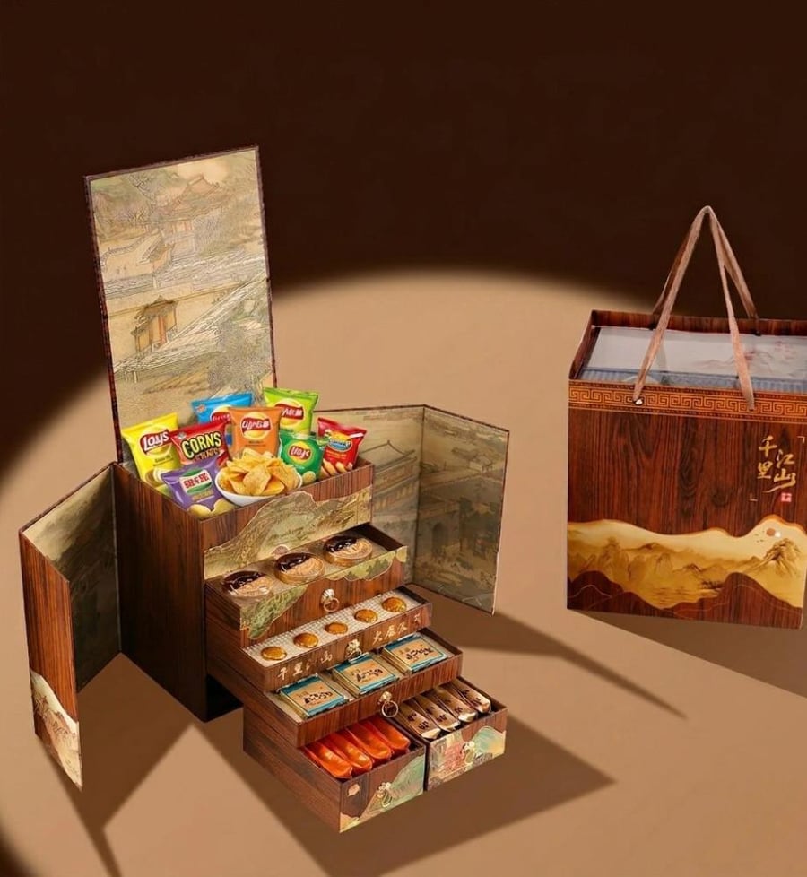A luxurious box made of reinforced, high-quality treated cardboard