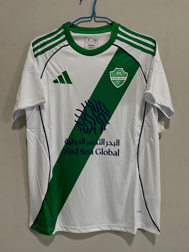 طقم الاهلي السعودي الابيض الجديد لموسم 2025-2026