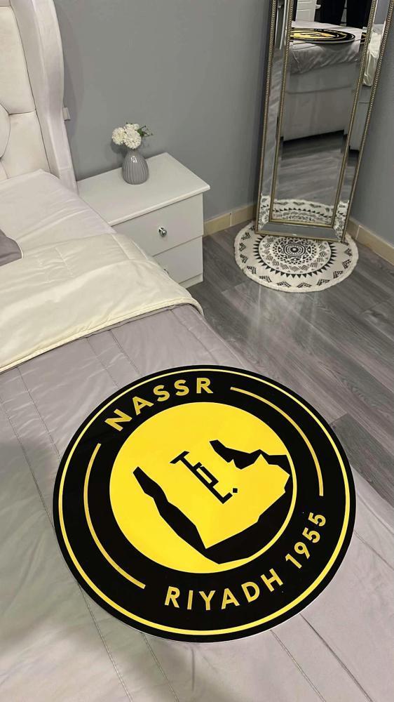 لوحة بشعار نادي النصر السعودي الجديد