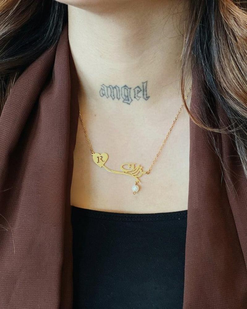 سلسال بالاسم مع حرف مطلي بالذهب
