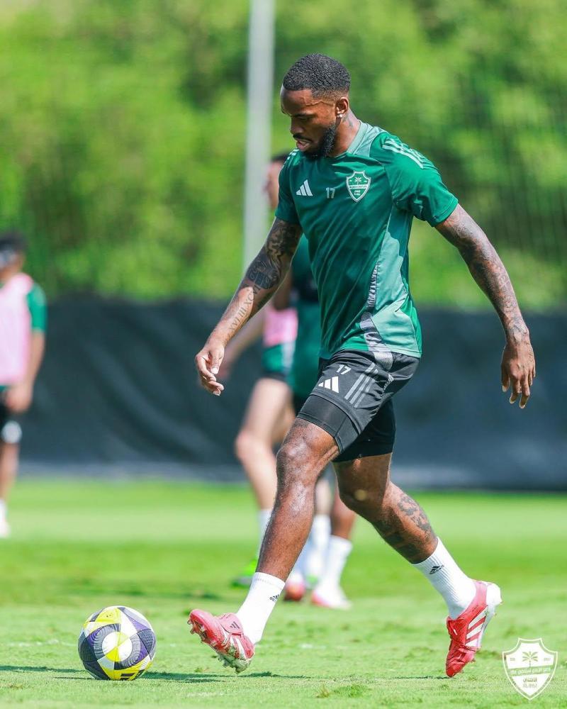 طقم الاهلي السعودي الابيض الجديد لموسم 2025-2026