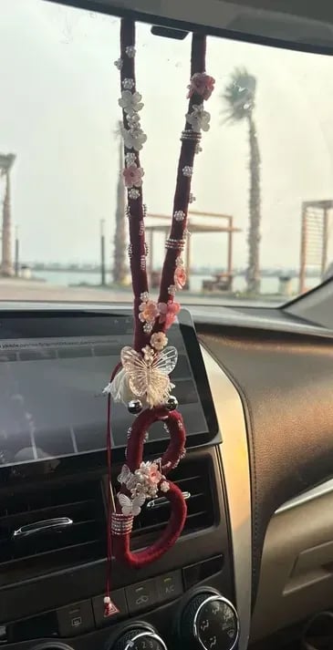 تعليقة مراية سيارة بحرف