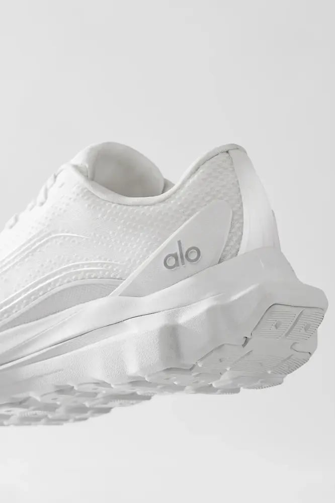 حذاء Alo Runner – بلون أبيض