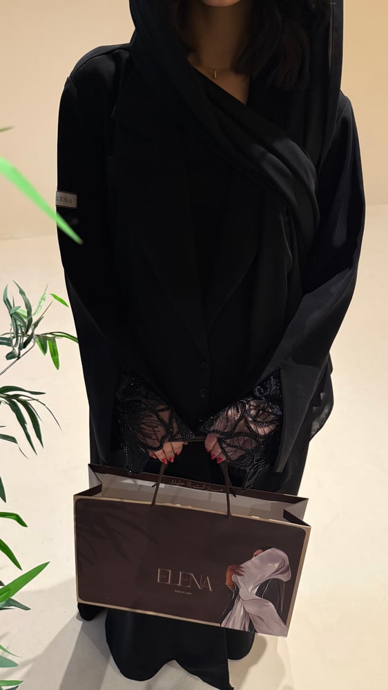 عهد — عباية نصف كلوش بقماش كريب ياباني