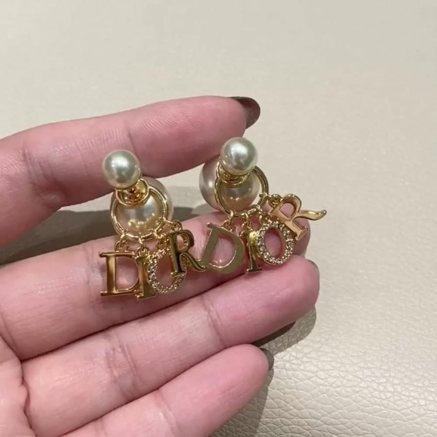 أقراط ديور