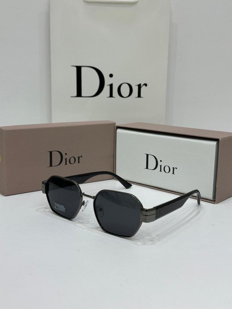 نظارة Dior رجالية موديل عصري مع علبة فخمة