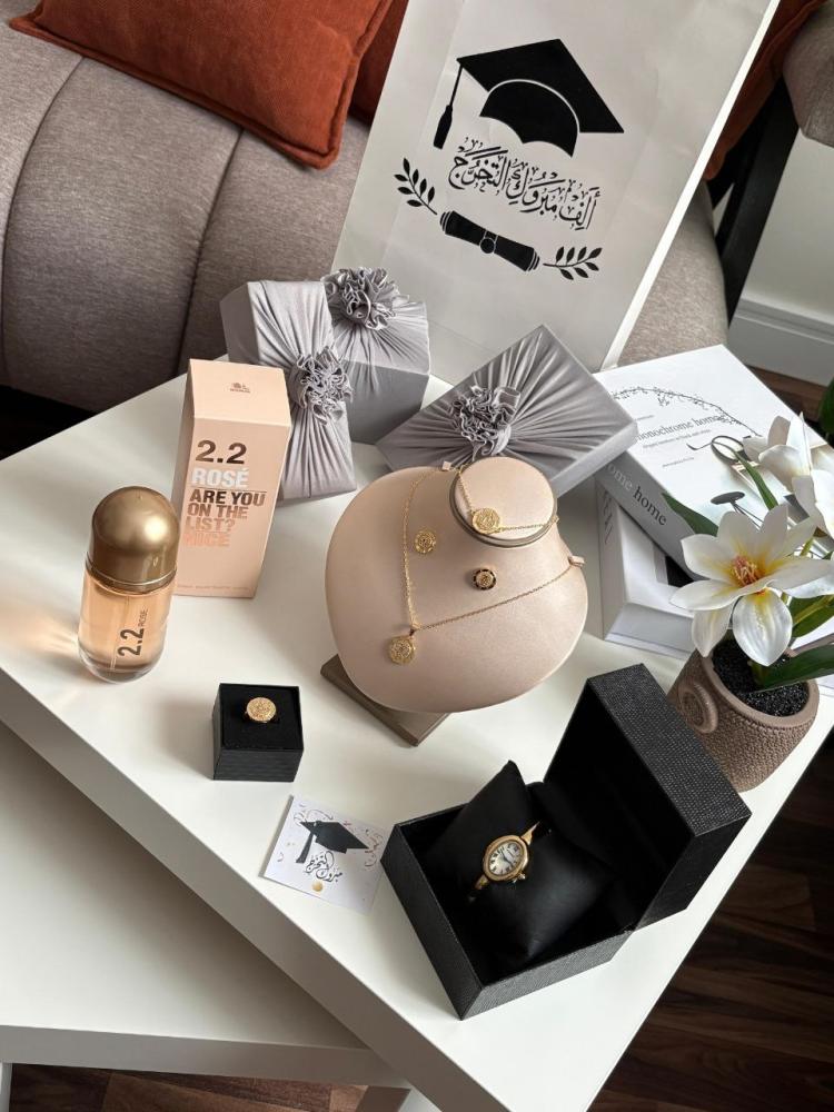 طقم إكسسوارات كارتير فاخر للنساء