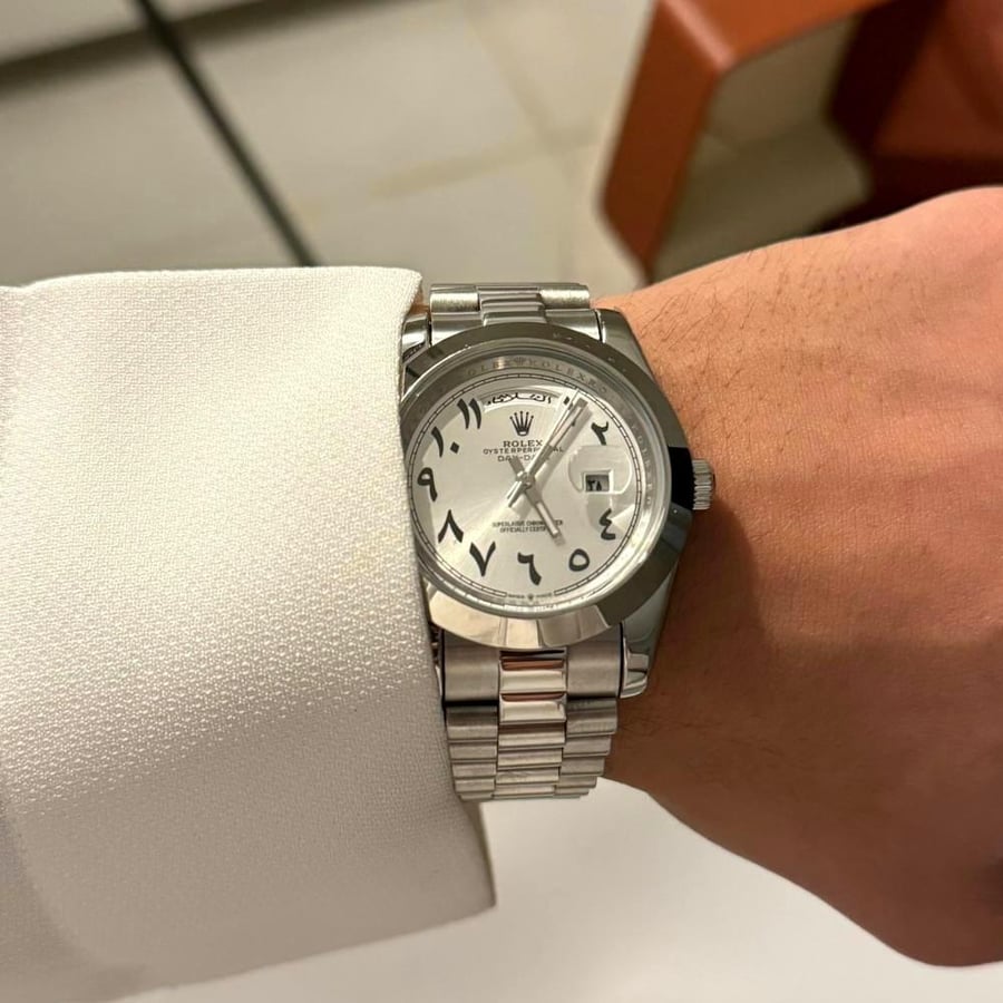 ساعه رولكس داي ديت Rolex Day-Date ذات ميناء أبيض وأرقام عربية