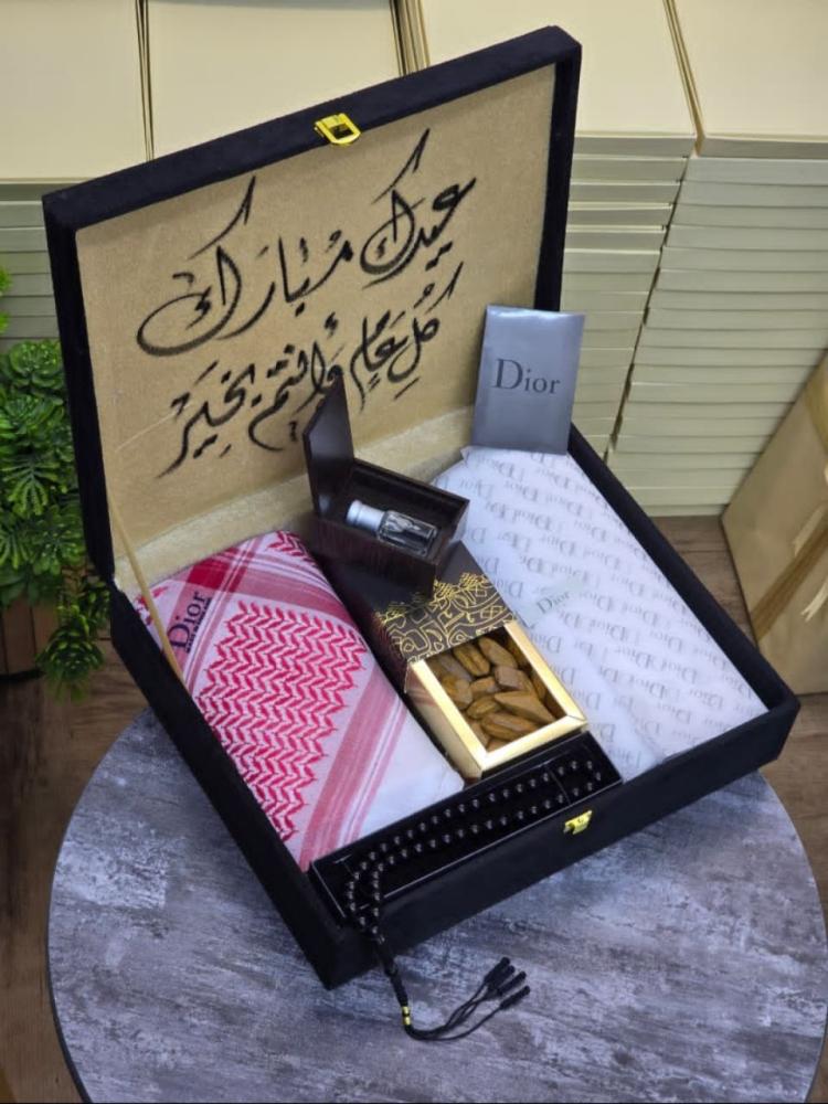 بوكس شماغ وساعة ونظارة
