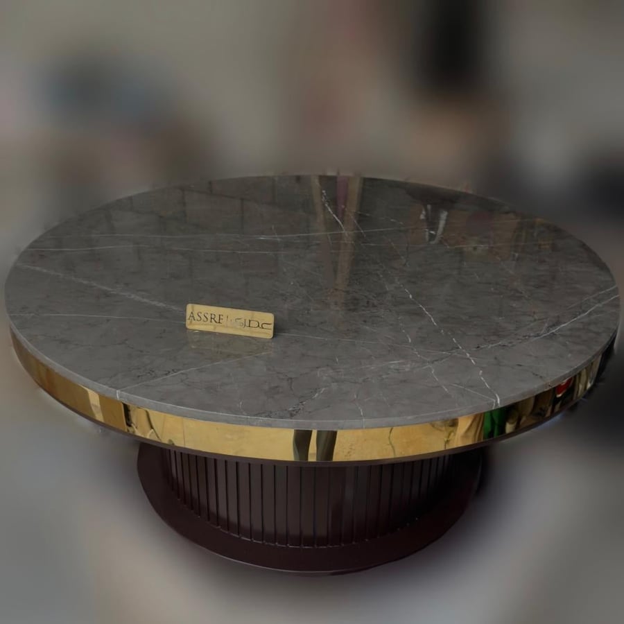 Luxurious marble and wood table