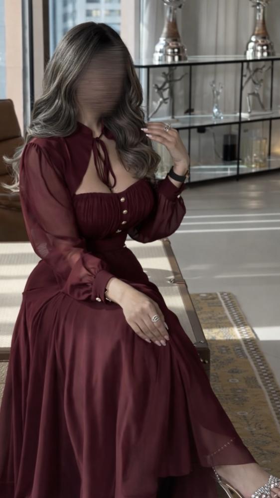 فستان سيلا بلون العنابي