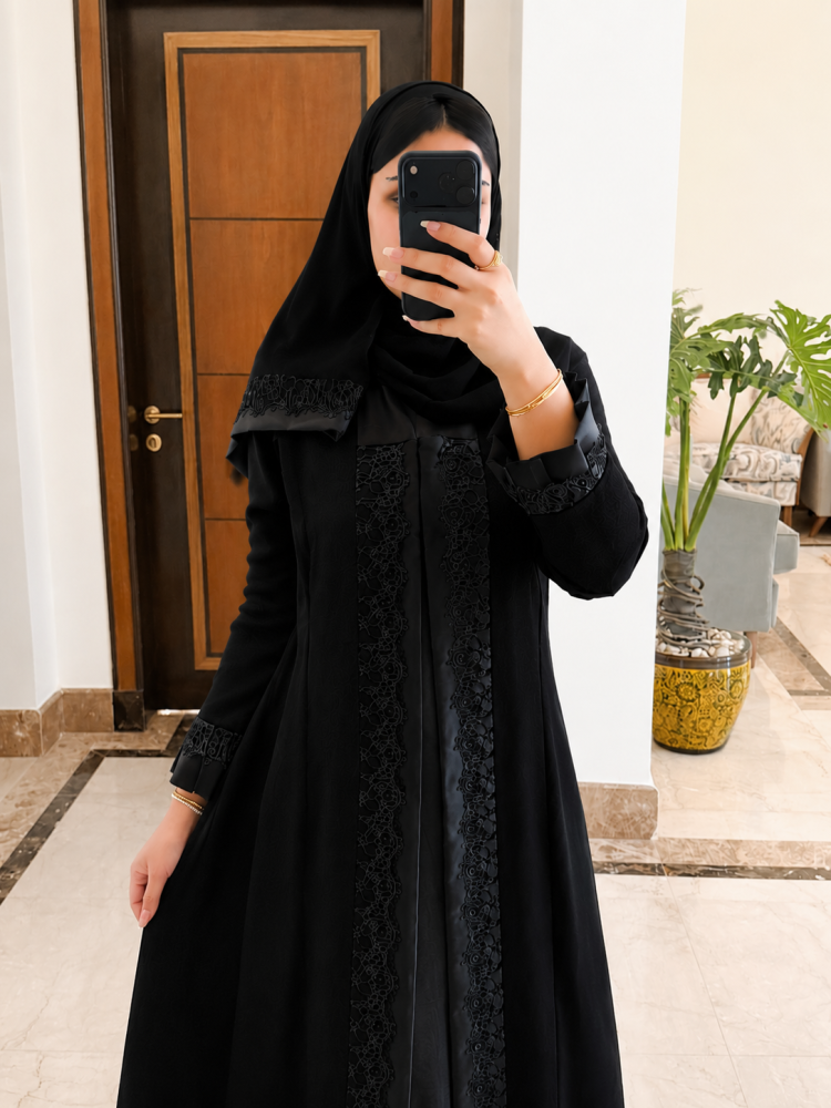 عباية شمس رقمها L64 قماش اسود فاحم مع جاكار بيج بالدانتيل الفرنسي