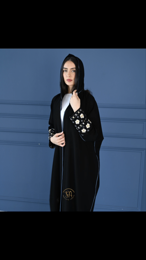 عبايه قماش كريب ملكي موديل نصف بشت بتطريز  ناعم انيق