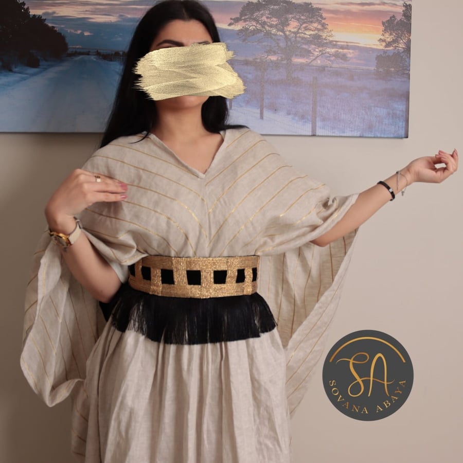 Be unique and eye-catching with the new limited edition collection of Sofana jalabiyas, made of a blend of luxurious fabrics. Elegant 3-piece jalabiya (dress - belt - jalabiya).