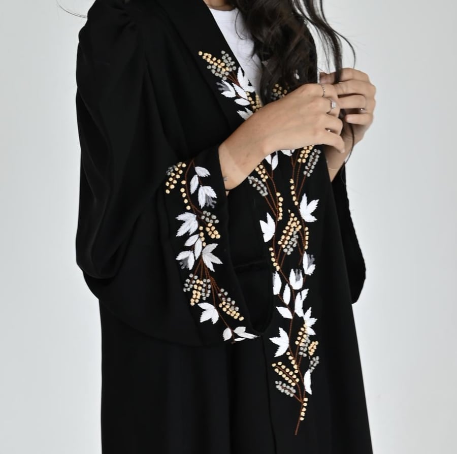 عباية تطريز اسود