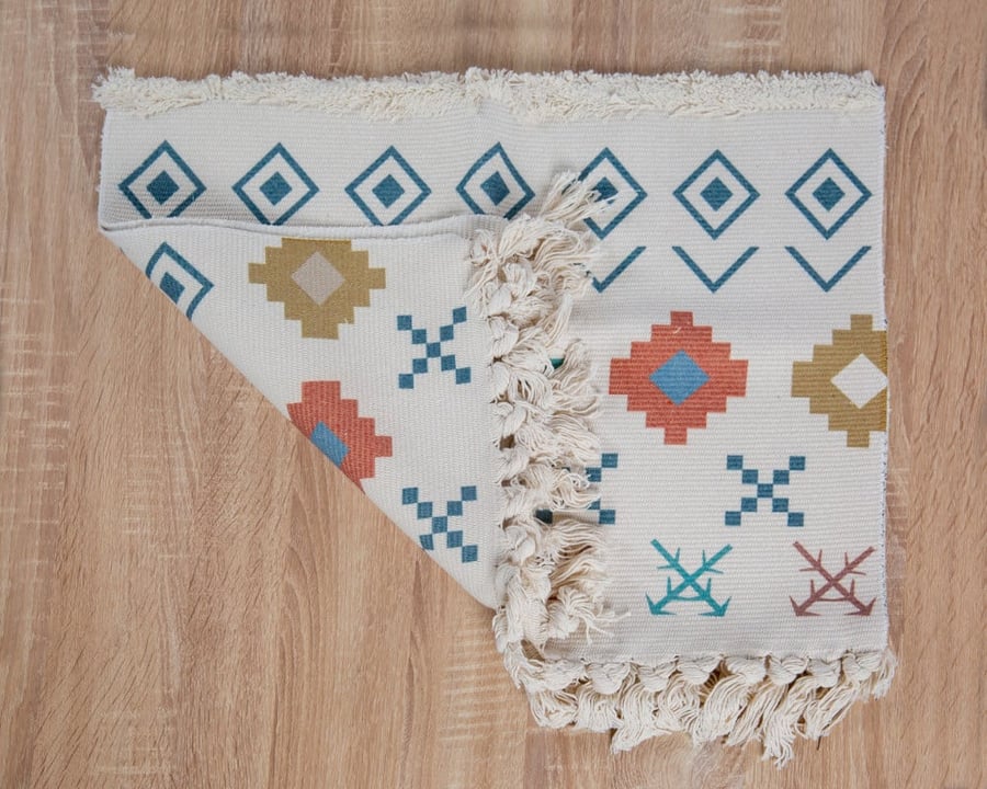 Rectangular floor mat