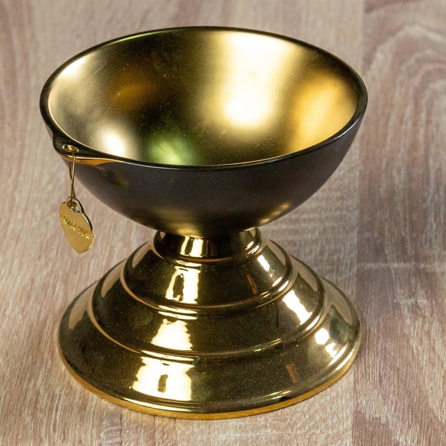 Serving plate in multiple colors