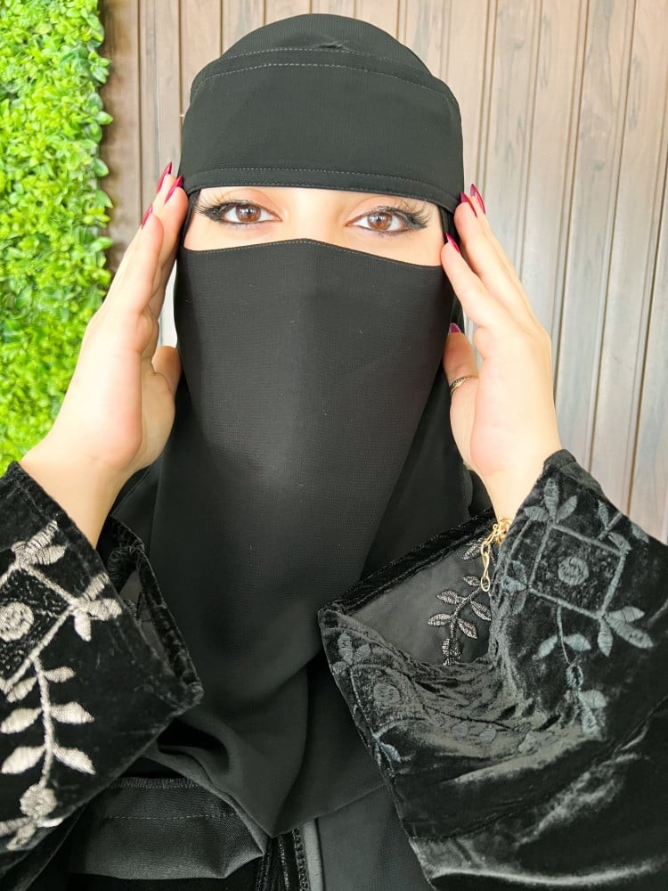 نقاب طويل مغاط واحد
