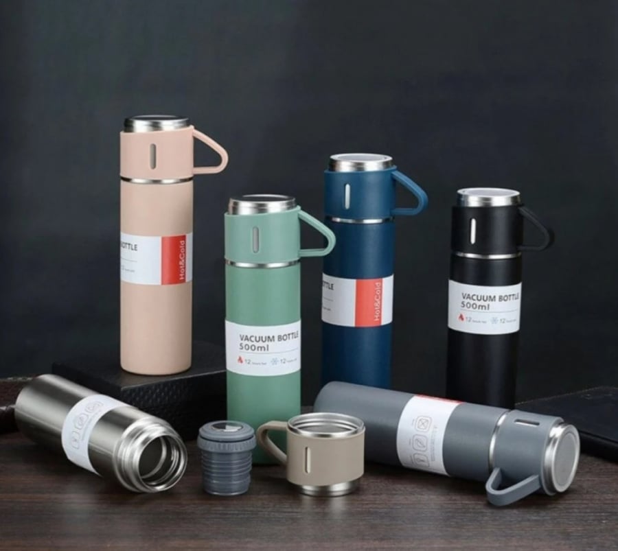Drinks container with extra cups of 500 ml