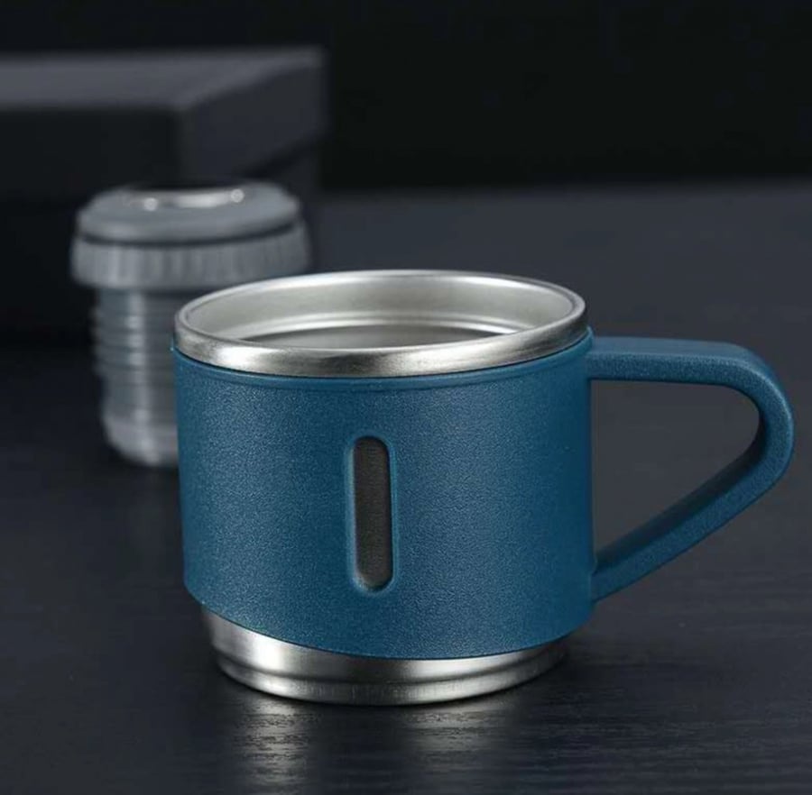 Drinks container with extra cups of 500 ml