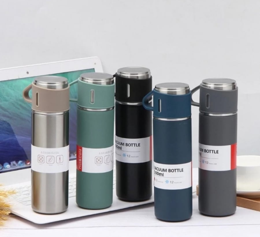 Drinks container with extra cups of 500 ml