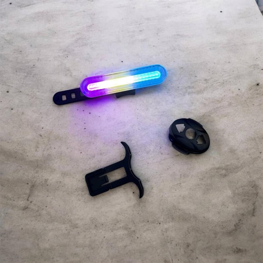 مصباح خلفي LED ذكي للسكوترات والدراجة